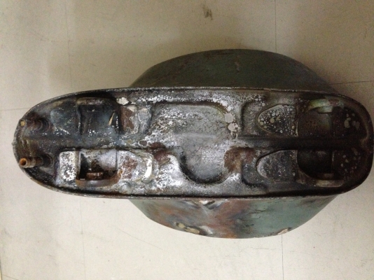 ขายถังsuper cub ถังเเท้รูกลาง งานเดิมเนียนๆ ไม่รูรั่ว ไม่บุบ สภาพเก่าเก็บ ลอกสีเดิมให้เหล์กเนื้อ ราคา 1800 บาทพร้อมส่วครับ