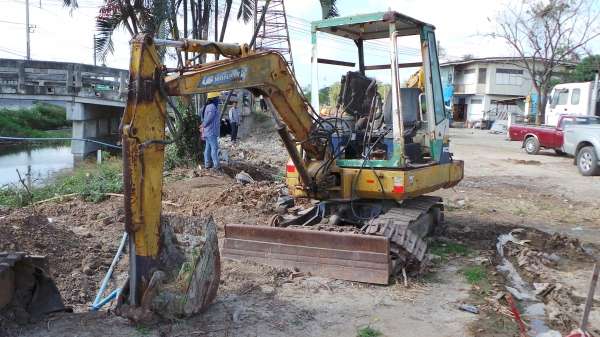 ขาย แบ็คโฮ KOMATSU PC 30 และ NISSAN S&amp;B15 บูมสไลด์ซ้าย ขวา