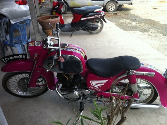 ขายc-92เครื่องติดขี่ได้มีเล่มทะเบียนสีเขียวเลขเครื่องตรงเลขตัวถังตรง/ไมมีชุดโอน/ ทะเบียนขาดปี50/ราคา35000บาท สนใจติดต่อคุณเก่ง 0896154841(รถอยู่สระบุรีครับ)