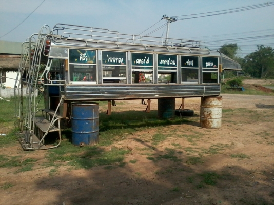 หลังคารถโดยสาร ยกลงจากอิซูซุ NPR 115 แรงมีเบาะนั่ง สแตนเลสอย่างดีจ้า วางไว้ไม่ได้ใช้มันจะพังซะเปล่า ๆ