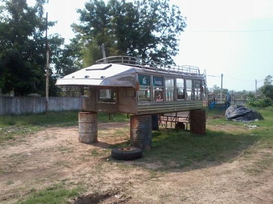 หลังคารถโดยสาร ยกลงจากอิซูซุ NPR 115 แรงมีเบาะนั่ง สแตนเลสอย่างดีจ้า วางไว้ไม่ได้ใช้มันจะพังซะเปล่า ๆ