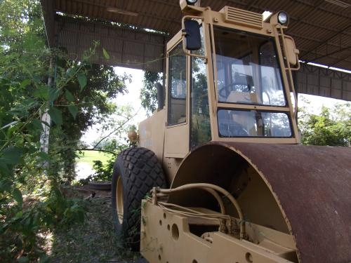 รถบดสั่นสะเทือน 2 เพลา STA MVV900 พร้อมเปลือกล้อหนาม 3 ชิ้น ยางใหม่ๆ 2 เส้น สภาพพร้อมใช้ เอกสารซื้อขายจากบริษัท