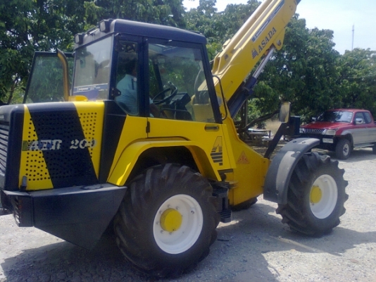 ลดราคาเป็นแสนครับ!รถตักล้อยาง สภาพสวย ราคาถูก ลดราคาเป็นแสนครับ!รถตักล้อยาง สภาพสวย ราคาถูก