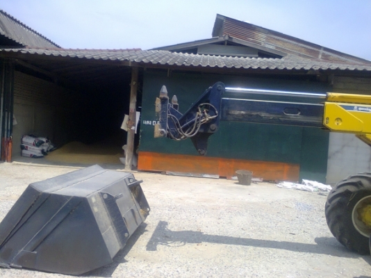 ลดราคาเป็นแสนครับ!รถตักล้อยาง สภาพสวย ราคาถูก ลดราคาเป็นแสนครับ!รถตักล้อยาง สภาพสวย ราคาถูก