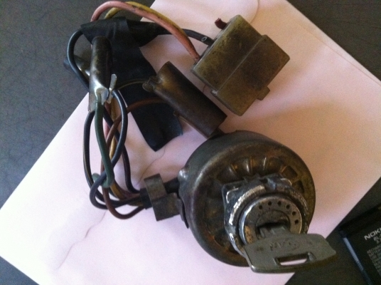 ขอนุญาติพี่เสือ ขายสวิทกุญแจ c95  6 แก๊ก สภาพเดิมๆ ใช้งานได้แน่นอน 0819884773