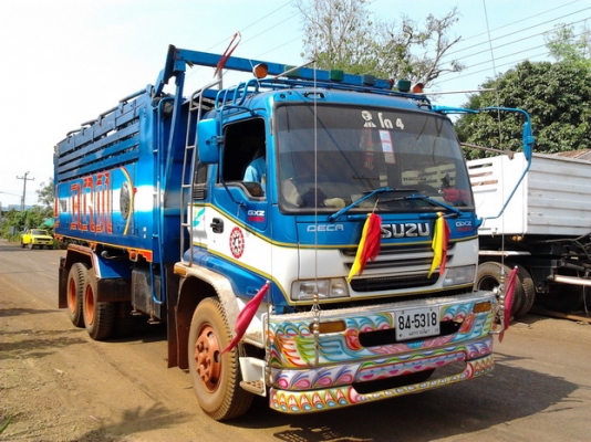 ขาย 10ล้อพ่วงแม่ลูกดั๊ม ISUZU DECA 270 EURO l (ยูโรวัน) แม่ปี46 กระดั๊มมิเนียม ลายสวยจัด พื้นดีไม่ผุ เครื่องเดิม เกียร์เดิม แห้งดี แรงไม่ตก ไม่หลวม ช่วงล่างสวยคัสซีดี ยางสวย10เส้น แอร์ หร้อม ภายในสวย คอนโซลครบ สะอาด หัวบางไม่ผุ ลูก2คานดั๊ม สามมิตรลอนเฉียง