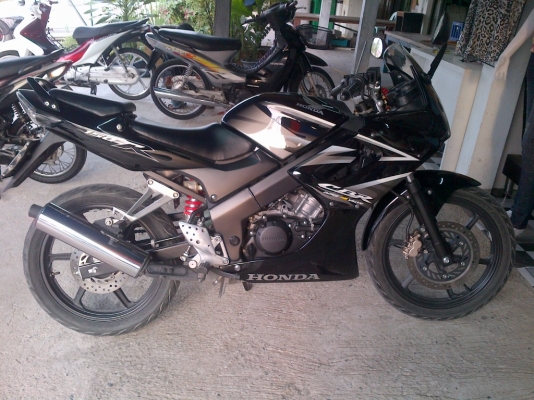ขาย!ฮอนด้าCBR150 สภาพใหม่มาก95\%ใช้น้อย ปี52 รถเครื่องเดิมแน่นๆ พร้อมใช้ ทะเบียน+เอกสารโอน ภาษีไม่หมด 088-2197709