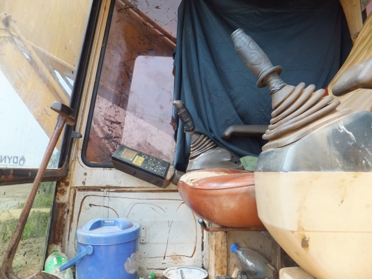 KOMATSU PC200-5ตูดแดงคอนโทรนสั้น ไฟฟ้าครบ เล่มทะเบียน KOMATSU PC200-5ตูดแดงคอนโทรนสั้น ไฟฟ้าครบ เล่มทะเบียน