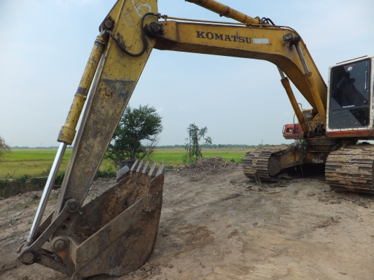 KOMATSU PC200-5ตูดแดงคอนโทรนสั้น ไฟฟ้าครบ เล่มทะเบียน KOMATSU PC200-5ตูดแดงคอนโทรนสั้น ไฟฟ้าครบ เล่มทะเบียน