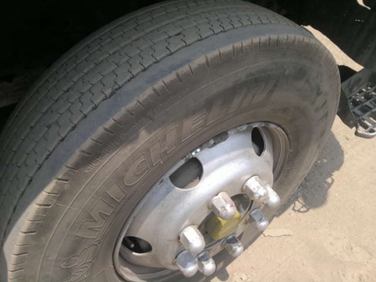 ขายรถหัวลาก 10 ล้อ 2 เพลา HINO เมก้า 320 ปี.47 มี 2 คัน สนใจโทร จัดแนนซ์ได้