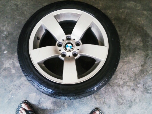 ขายล้อแม็กBMW E60 พร้อมยาง มีล้อเดียว