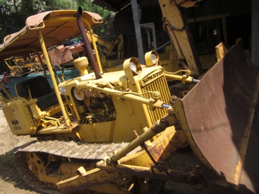 ขาย-รถแทรกเตอร์ (Tractor) KOMATSU D2-3 ของเก่าญี่ปุ่นแท้ สภาพดี เหมือนใหม่ทีเดียว พร้อมใช้งานทันทีครับ
