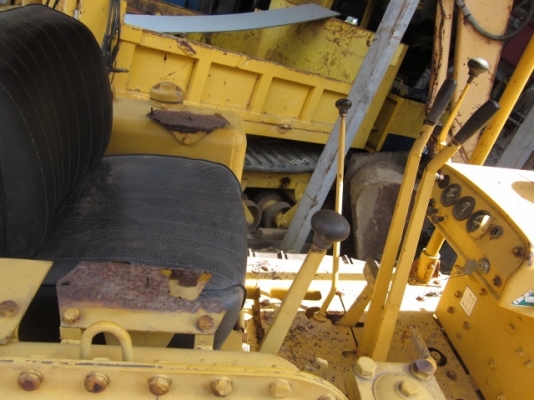 ขาย-รถแทรกเตอร์ (Tractor) KOMATSU D2-3 ของเก่าญี่ปุ่นแท้ สภาพดี เหมือนใหม่ทีเดียว พร้อมใช้งานทันทีครับ