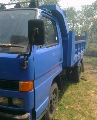 ISUZU ELF 88 HP หกล้อดั๊มพ์ กระบะดั๊มพ์เหล็กความยาว 3.20 เมตร บรรทุกได้ 3-4 เครื่องแรงดี หัวเก๋งบางๆไม่ผุ ช่วงล่างคัชซีสวยไม่มีดาม ยางสภาพดี 70\% พร้อมบรรทุกพร้อมใช้งาน เอกสารเล่มทะเบียนครบพร้อมโอน ราคาต่อรองได้ครับ