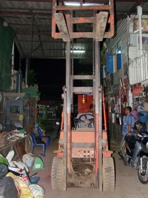 ขายโฟร์คลิฟท์ TOYOTA รุ่น4  2กระบอก 2.5 ตัน