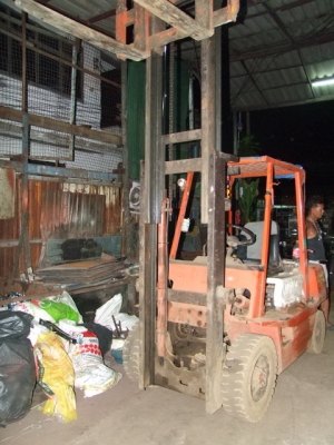ขายโฟร์คลิฟท์ TOYOTA รุ่น4  2กระบอก 2.5 ตัน