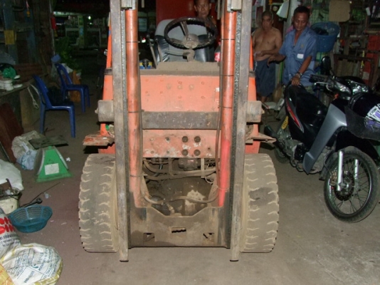 ขายโฟร์คลิฟท์ TOYOTA รุ่น4  2กระบอก 2.5 ตัน