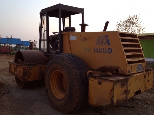 ขายรถบดยี้ห้อสตาร์ รุ่นvv14000.D ราคา750000บาท โทร.089-6411117