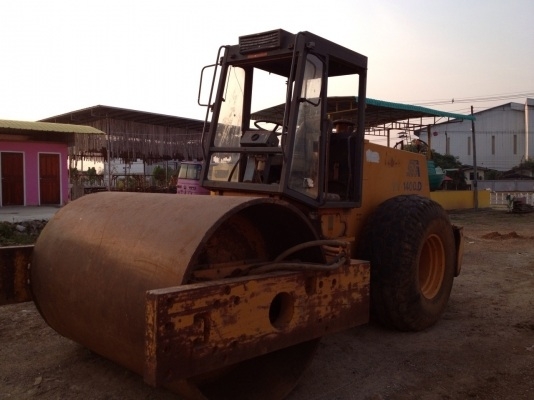 ขายรถบดยี้ห้อสตาร์ รุ่นvv14000.D ราคา750000บาท โทร.089-6411117