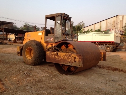 ขายรถบดยี้ห้อสตาร์ รุ่นvv14000.D ราคา750000บาท โทร.089-6411117