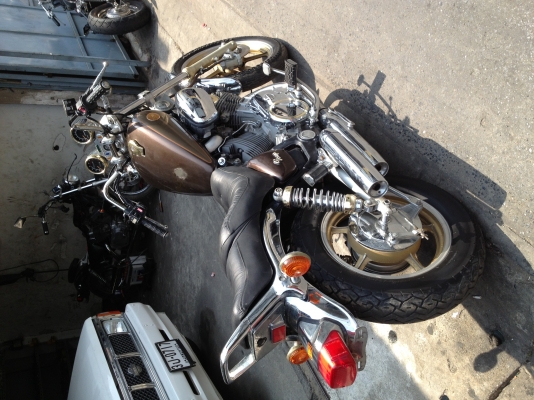 ขาย yamahaวีราโก้750 สภาบสวยเดิมวิ่งห้าพันกว่าโล เป็นรถค้างโกดังคับ ขอขาย55,000คับดูรูปก่อนคับ