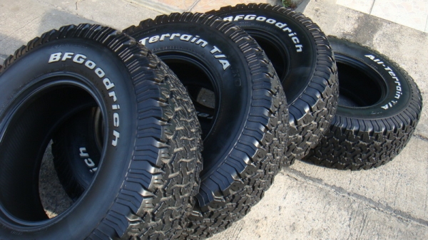 ขายยาง BF Goodrich Allterrain 31 10.5 r15  ปี11 สวยๆ