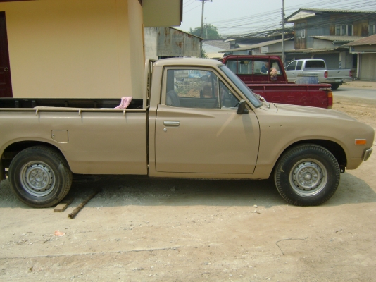 รถนิสสัน ช้างเหยียบ รถนิสสัน ช้างเหยียบ