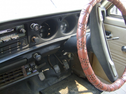 รถนิสสัน ช้างเหยียบ รถนิสสัน ช้างเหยียบ