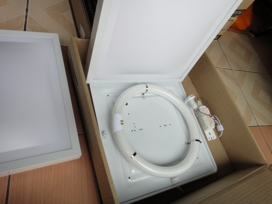 โคมไฟใหม่ติดเพดาน 250 (ซื้อใหม่ชุดละ 400-500)