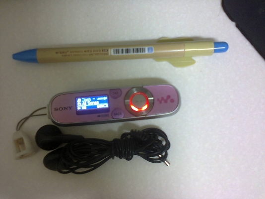 MP3 SONY WALKMAN ใช้ดี ใช้ได้ปรกติ ชาร์ตกับเครื่องคอมพิวเตอร์ MP3 SONY WALKMAN ใช้ดี ใช้ได้ปรกติ ชาร์ตกับเครื่องคอมพิวเตอร์