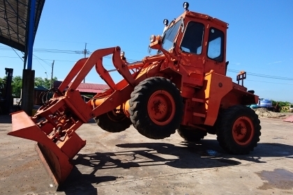 ขายรถตักล้อยาง MITSUBISHI WS3 มีใบดัน(สภาพดี)