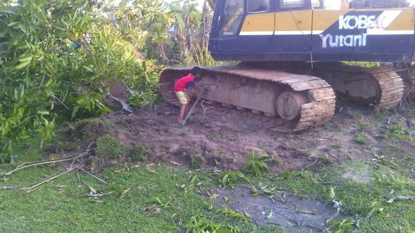 ขายรถขุดแบ็คโค SK200-2โกลเบลโก้ มาร์คทรู สภาพพร้อมใช้งาน ช่วงล่างดี ขายรถขุดแบ็คโค SK200-2โกลเบลโก้ มาร์คทรู สภาพพร้อมใช้งาน ช่วงล่างดี