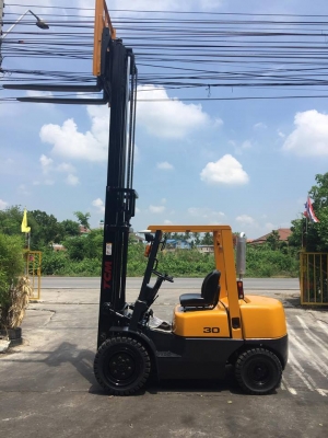 ฟอล์คลิฟต์ 3 ตัน TCM FHD30Z5  รถนำเข้าจากญี่ปุ่น