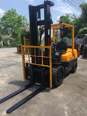 ฟอล์คลิฟต์ 3 ตัน TCM FHD30Z5  รถนำเข้าจากญี่ปุ่น