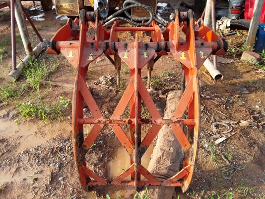 ขายด่วน รถคีบอ้อย+บุ้งกี๋ตัก FORD 5500 77 T1 ขายด่วน รถคีบอ้อย+บุ้งกี๋ตัก FORD 5500 77 T1