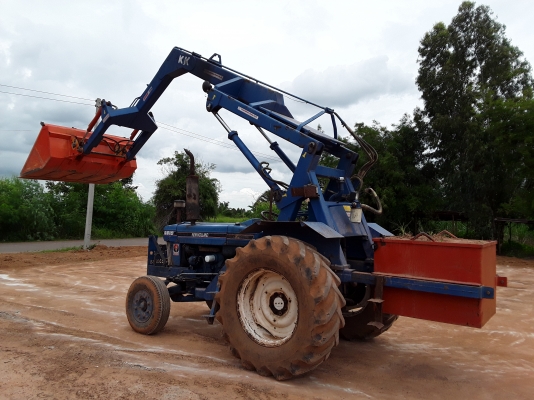 ขายด่วน รถคีบอ้อย+บุ้งกี๋ตัก FORD 5500 77 T1 ขายด่วน รถคีบอ้อย+บุ้งกี๋ตัก FORD 5500 77 T1