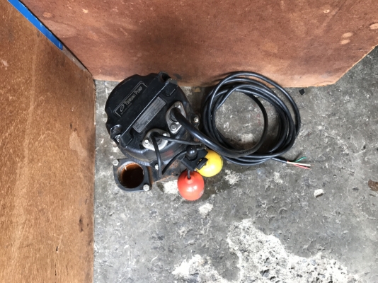 ขายไดโว่ Tsurumi 0.5HP. 220V ไฟบ้าน ขนาด 2นิ้ว made in Japan รุ่นมีลูกลอยในตัว สภาพสวยมาก พร้อมใช้งาน ขายไดโว่ Tsurumi 0.5HP. 220V ไฟบ้าน ขนาด 2นิ้ว made in Japan รุ่นมีลูกลอยในตัว สภาพสวยมาก พร้อมใช้งาน