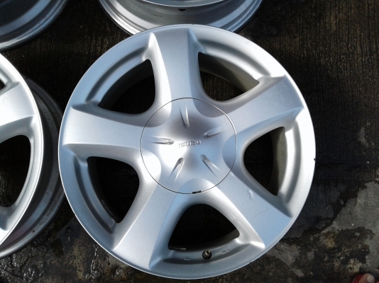 แม็ก Isuzu D-Max V-cross 16/17-6-139.7  สภาพสวยเดิมๆ  สีเดิม ไม่คดไม่ดุ้ง ไม่เคยซ่อม ไม่เคยทำสี