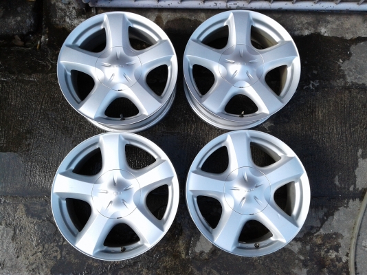 แม็ก Isuzu D-Max V-cross 16/17-6-139.7  สภาพสวยเดิมๆ  สีเดิม ไม่คดไม่ดุ้ง ไม่เคยซ่อม ไม่เคยทำสี