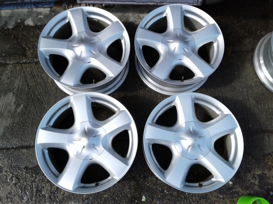 แม็ก Isuzu D-Max V-cross 16/17-6-139.7  สภาพสวยเดิมๆ  สีเดิม ไม่คดไม่ดุ้ง ไม่เคยซ่อม ไม่เคยทำสี