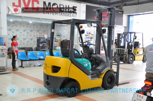 ขายรถโฟล์คลิฟท์มือสอง KOMATSU รุ่น FG15T-20-670009 นำเข้าจากประเทศญี่ปุ่น 100\% ไม่เคยใช้งานในไทย