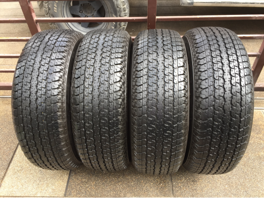 ยาง Bridgestone 265 70 16 ปี15 ดอกเต็ม ไม่มีปะ ใช้ยาว ราคาไม่แพงขอบคุณ