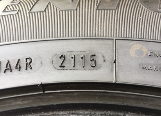 ยาง Goodyear 235 70 15 กลางปี15 ดอกเต็ม ไม่มีปะ ใช้ยาว ราคาไม่แพง