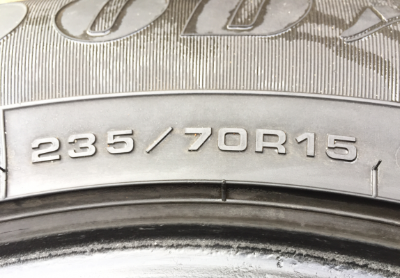 ยาง Goodyear 235 70 15 กลางปี15 ดอกเต็ม ไม่มีปะ ใช้ยาว ราคาไม่แพง