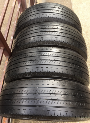 ยาง Bridgestone 215 65 16 กลางปี16 ดอกเต็ม ไม่มีปะ ใช้ยาว ราคาไม่แพง