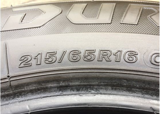 ยาง Bridgestone 215 65 16 กลางปี16 ดอกเต็ม ไม่มีปะ ใช้ยาว ราคาไม่แพง
