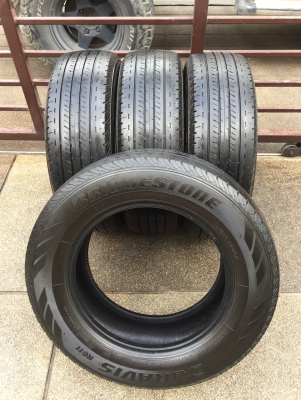 ยาง Bridgestone 215 65 16 กลางปี16 ดอกเต็ม ไม่มีปะ ใช้ยาว ราคาไม่แพง