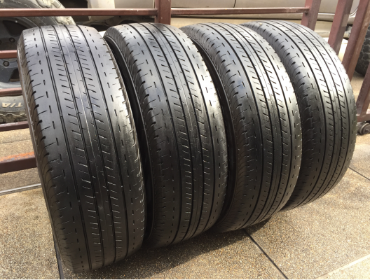 ยาง Bridgestone 215 65 16 กลางปี16 ดอกเต็ม ไม่มีปะ ใช้ยาว ราคาไม่แพง