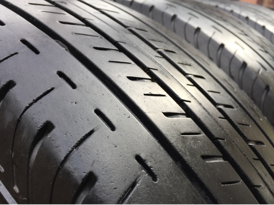 ยาง Bridgestone 215 65 16 กลางปี16 ดอกเต็ม ไม่มีปะ ใช้ยาว ราคาไม่แพง