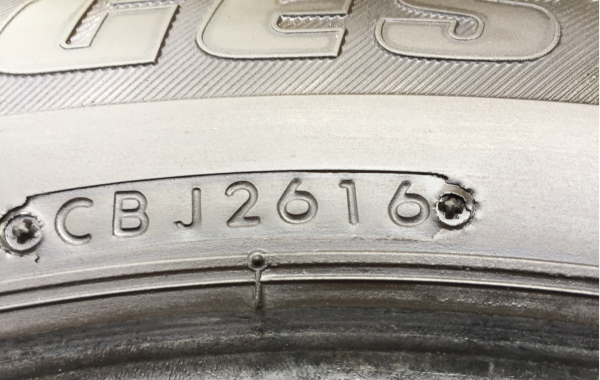 ยาง Bridgestone 215 65 16 กลางปี16 ดอกเต็ม ไม่มีปะ ใช้ยาว ราคาไม่แพง